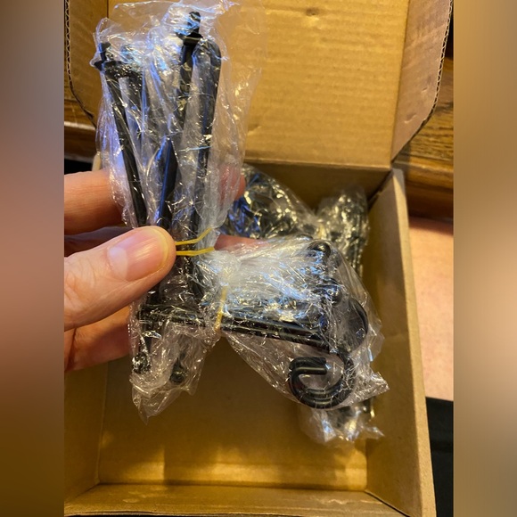 New in box package of 10 iron display stands 4 inch height. - Picture 4 of 7